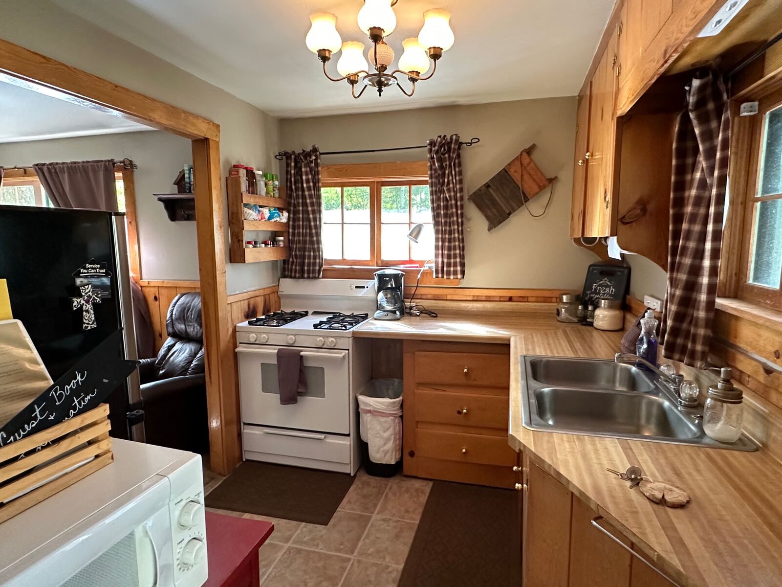 Cowboy Cabin kitchen