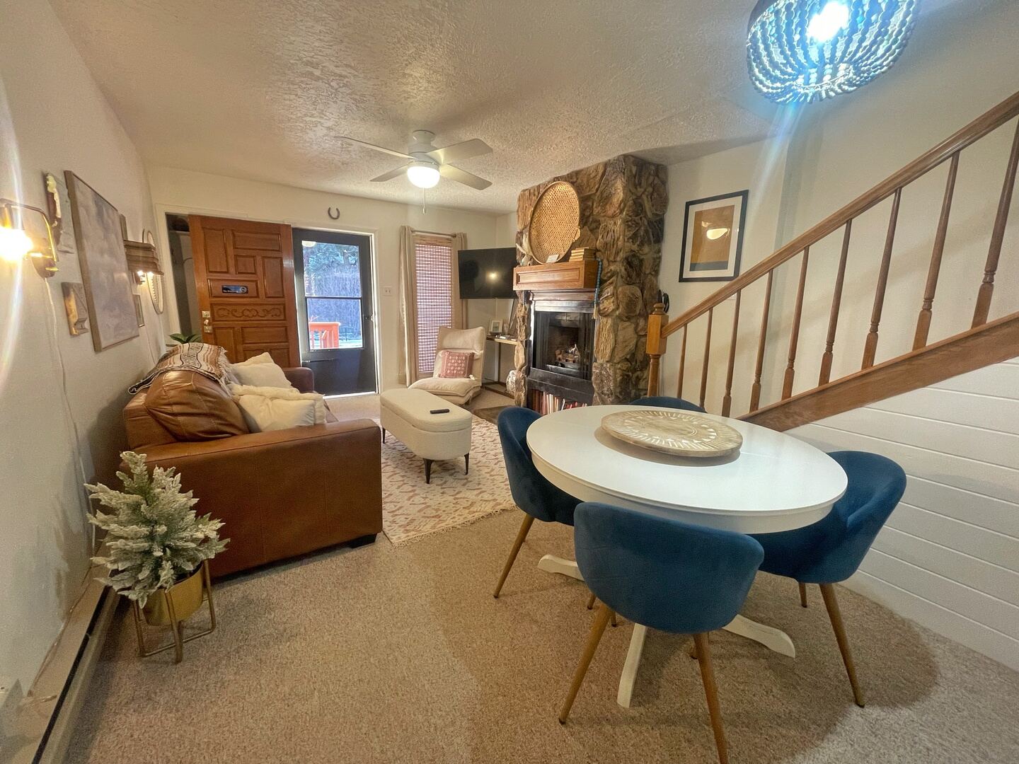 Skye Retreat dining and living area