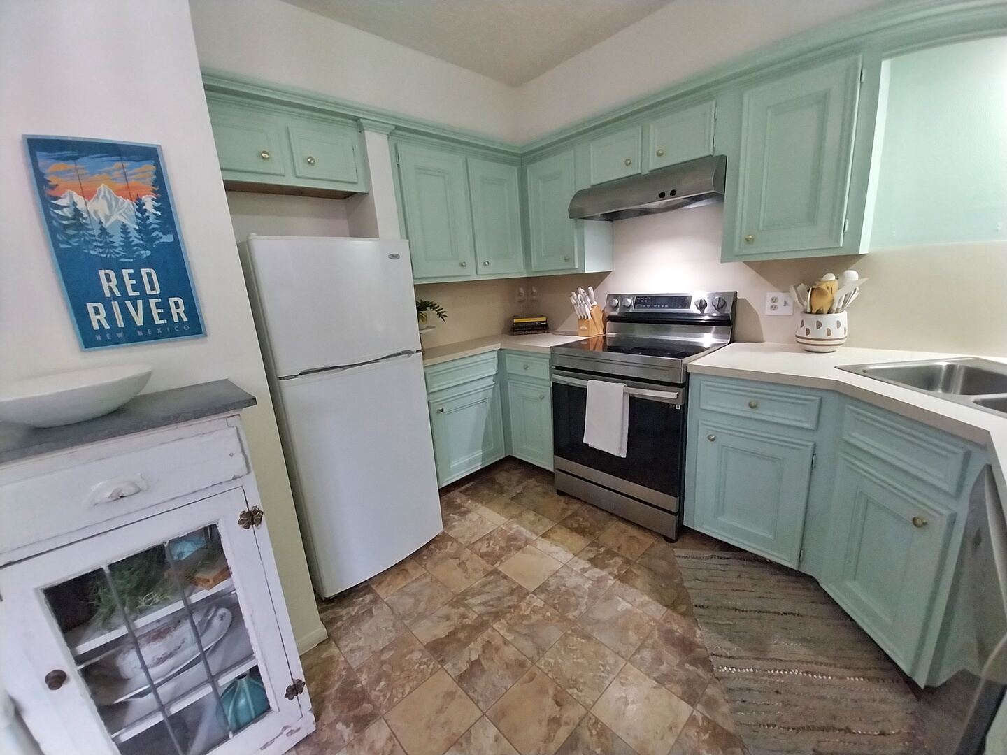 Skye Retreat kitchen, second angle