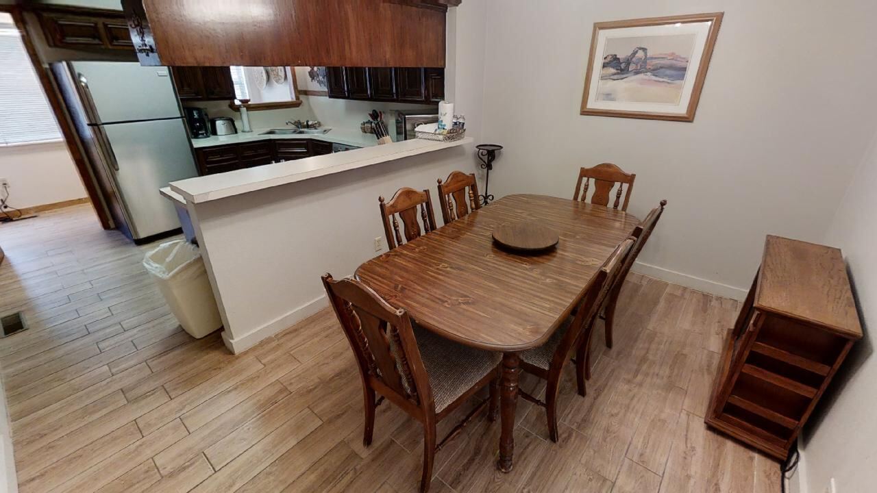 Valley Condo 121 dining area
